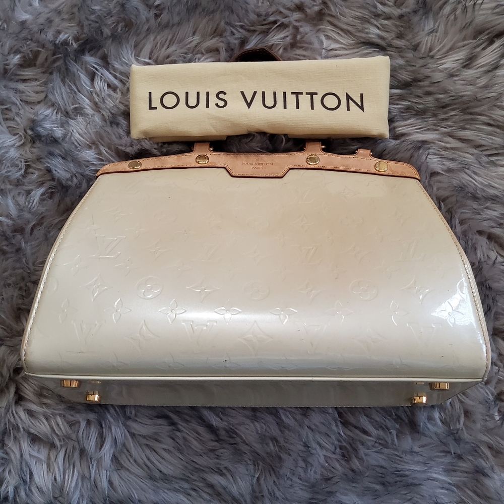 LOUIS VUITTON Vernis Brea MM Dune